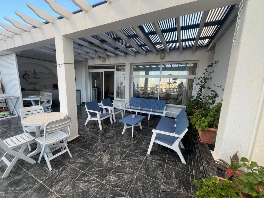 Duplex Avec Terrasse Sur La Marina Apartament